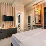 Otel Isola 12 *