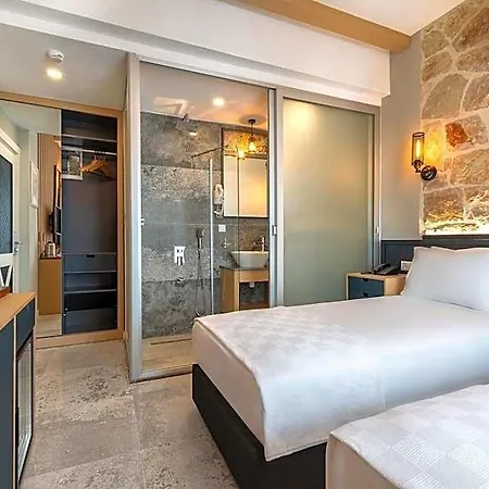 Otel Isola 12 *
