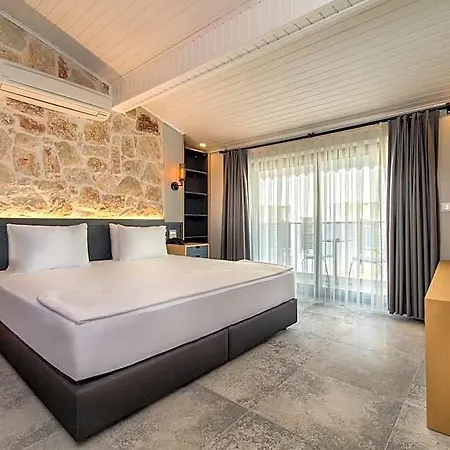 Otel Isola 12